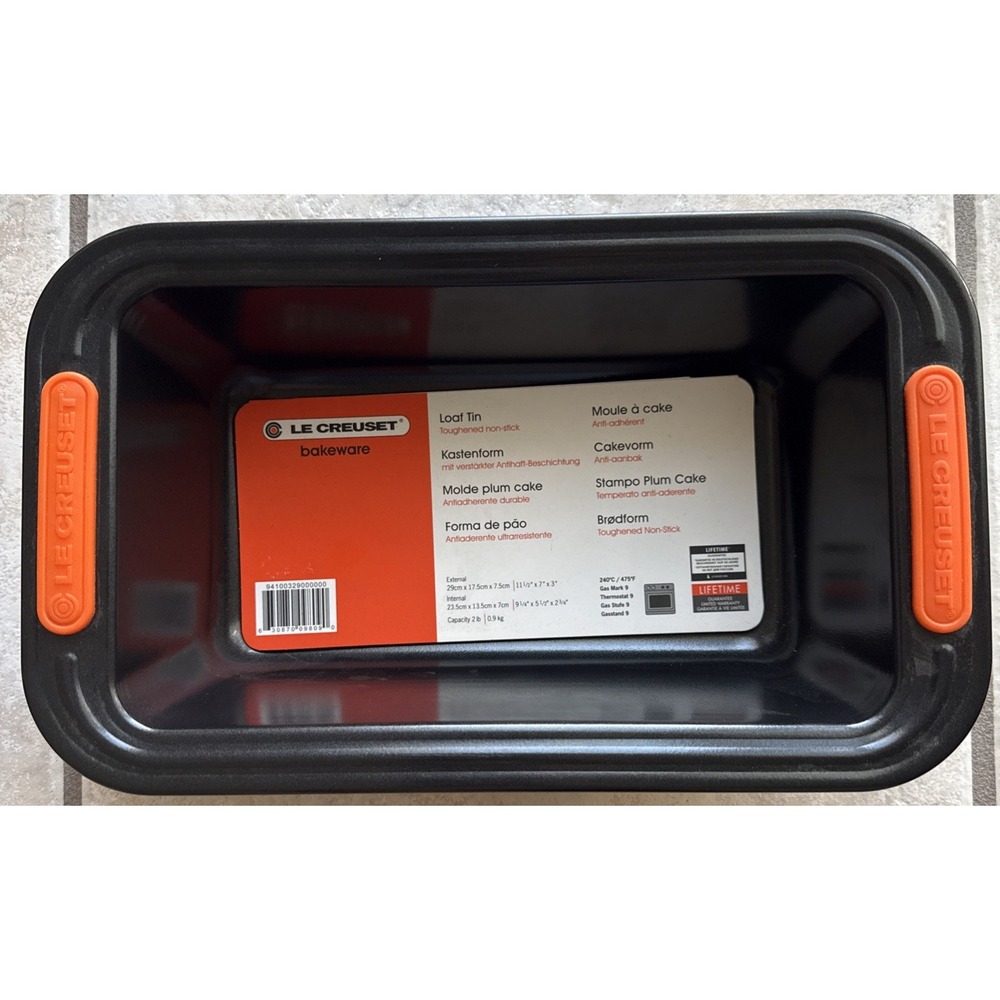 LE CREUSET NON STICK BAKEWARE LOAF TIN, 11.5" X 7" X 3"